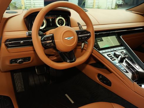 Used 2025 Aston Martin DB12 Coupe RWD image 16