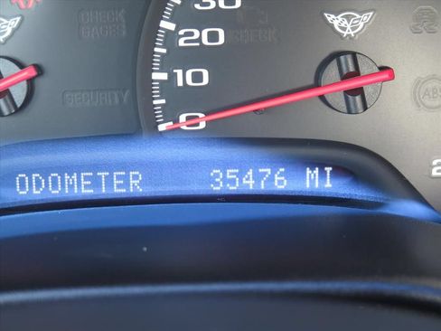Used 2004 Chevrolet Corvette Coupe w/ Preferred Equipment Group RWD image 11