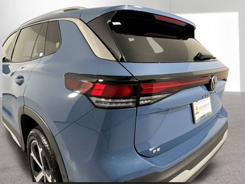 Used 2025 Volkswagen Tiguan SE image 30