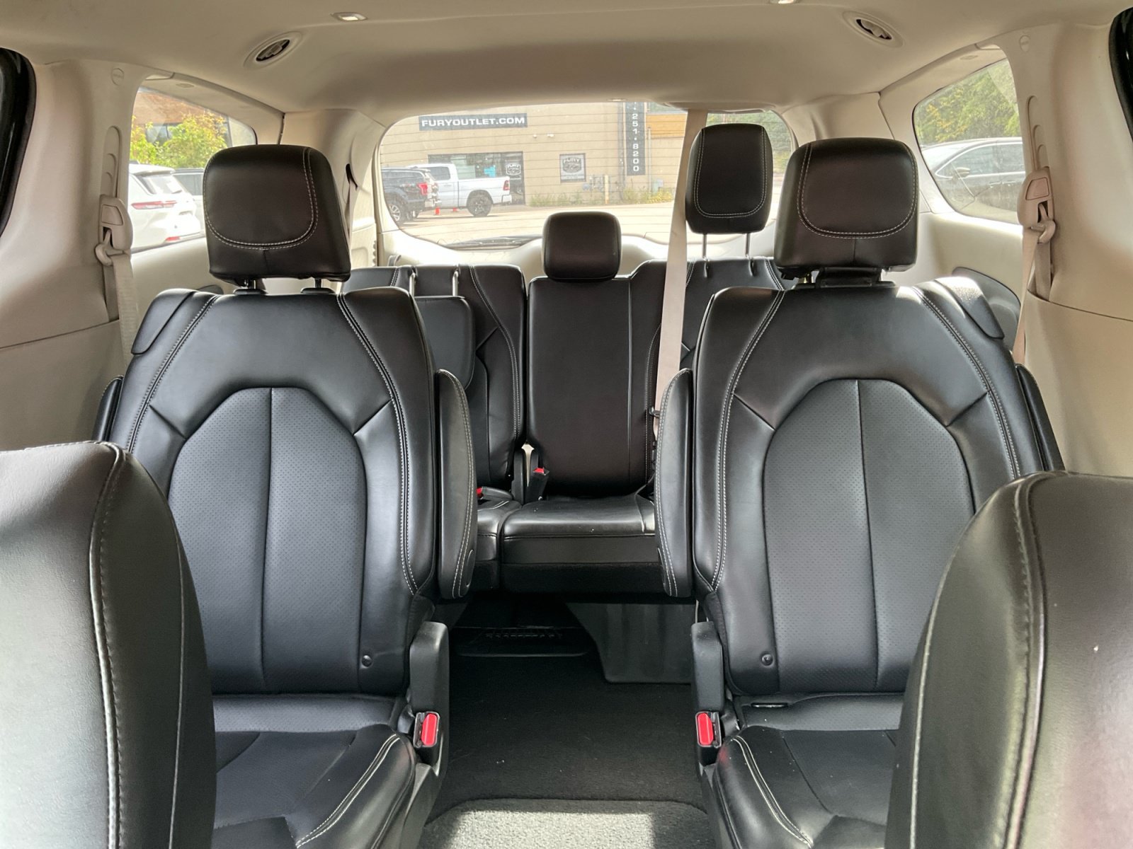 Used 2024 Chrysler Pacifica Touring-L FWD image 34