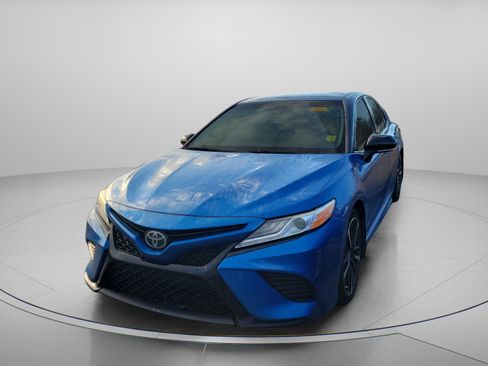 Used 2020 Toyota Camry XSE image 2