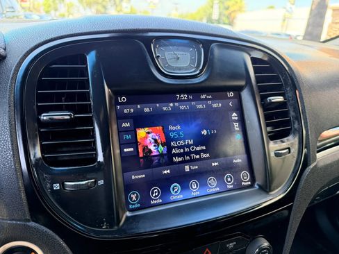 Used 2017 Chrysler 300 S image 19