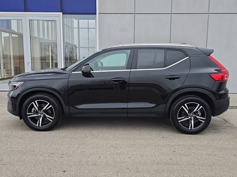 Certified 2025 Volvo XC40 B5 Core image 3