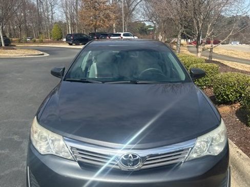 Used 2012 Toyota Camry L image 1