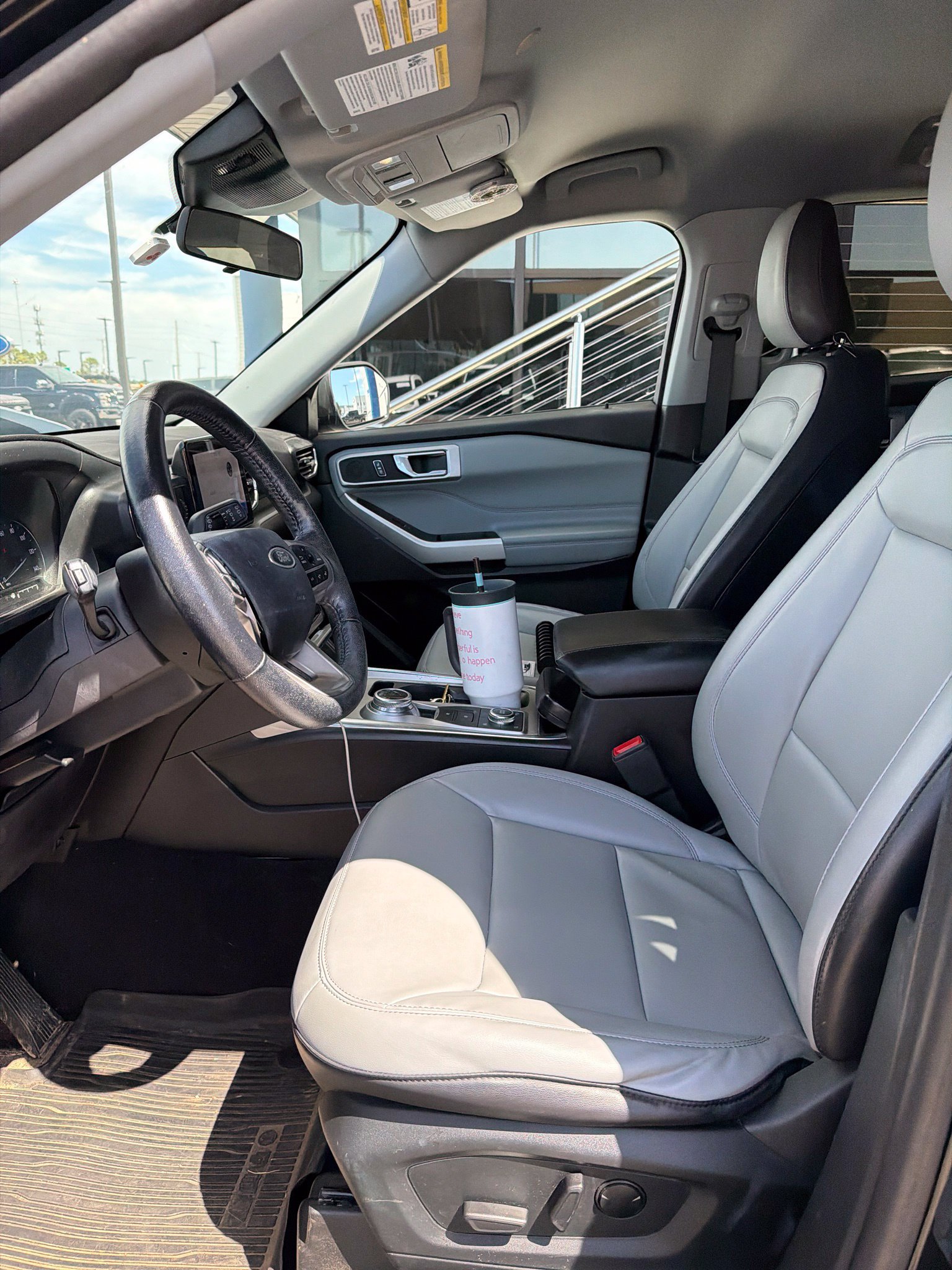 Used 2021 Ford Explorer XLT w/ Equipment Group 202A AWD/4WD image 8