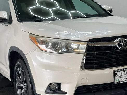 Used 2016 Toyota Highlander XLE AWD/4WD image 2