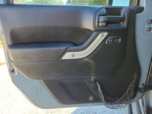 Used 2014 Jeep Wrangler Unlimited Rubicon w/ Connectivity Group image 12