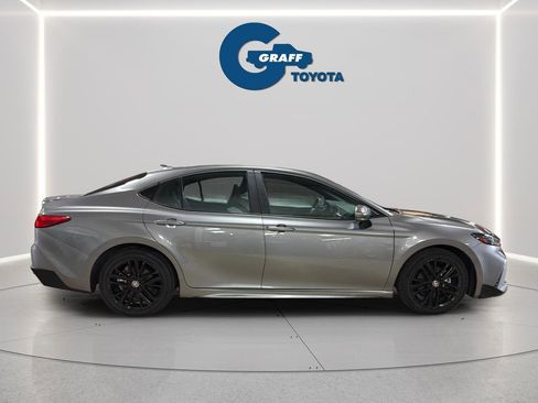 Used 2025 Toyota Camry SE FWD image 9