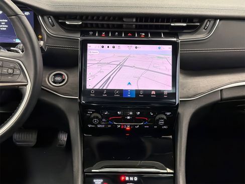 Used 2022 Jeep Grand Cherokee L Limited w/ Luxury Tech Group II image 22