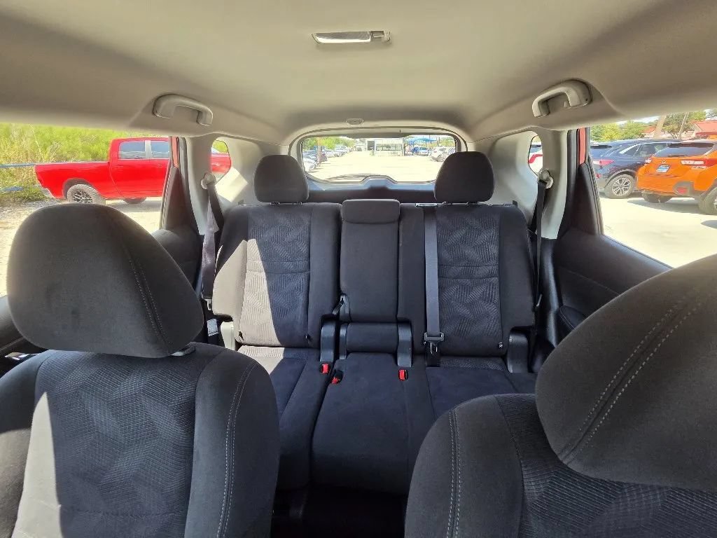 Used 2015 Nissan Rogue S FWD image 39