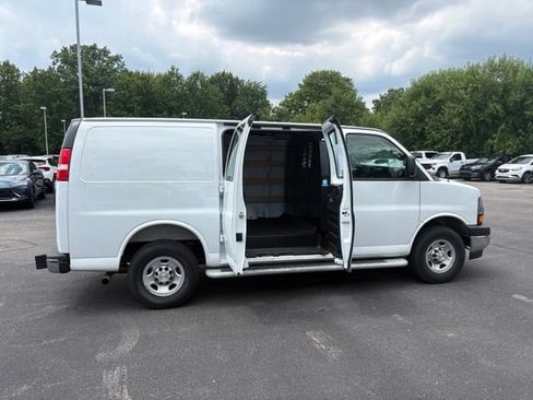 Used 2025 Chevrolet Express 2500 w/ Driver Convenience Package RWD image 10
