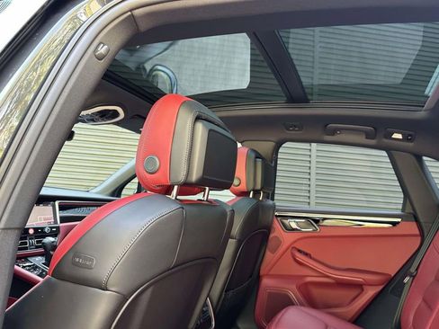 Certified 2026 Porsche Macan Turbo image 15