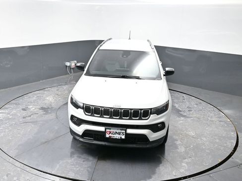 Used 2024 Jeep Compass Latitude image 42