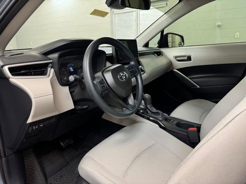 Used 2025 Toyota Corolla Cross L image 12