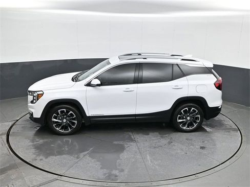 Used 2024 GMC Terrain SLT image 20