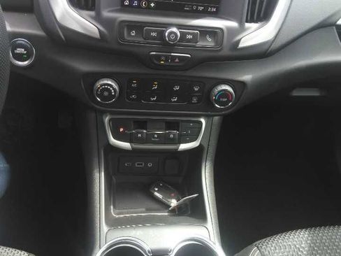 Used 2024 GMC Terrain SLE AWD/4WD image 7