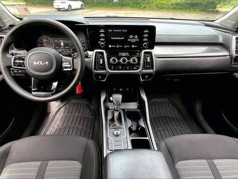 Used 2022 Kia Sorento LX FWD image 7