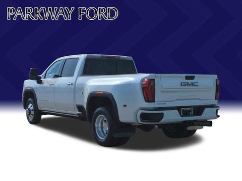 Used 2024 GMC Sierra 3500 Denali Ultimate AWD/4WD image 3