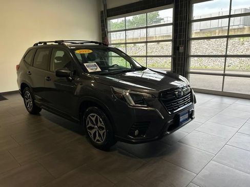 Used 2023 Subaru Forester Premium AWD/4WD image 9