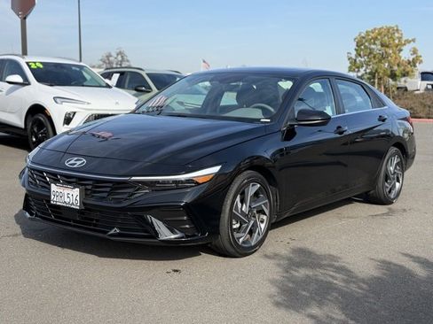 Certified 2025 Hyundai Elantra SEL image 2