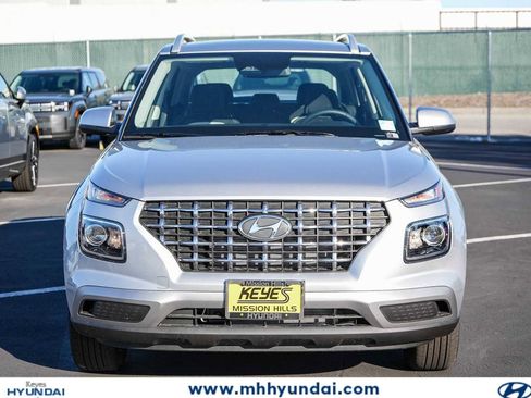 New 2026 Hyundai Venue SEL FWD image 2
