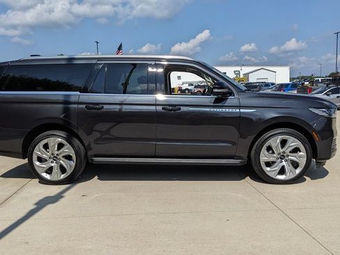 Used 2026 Lincoln Navigator L Premier AWD/4WD image 2