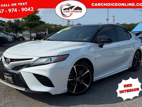 Used 2018 Toyota Camry XSE FWD image 1