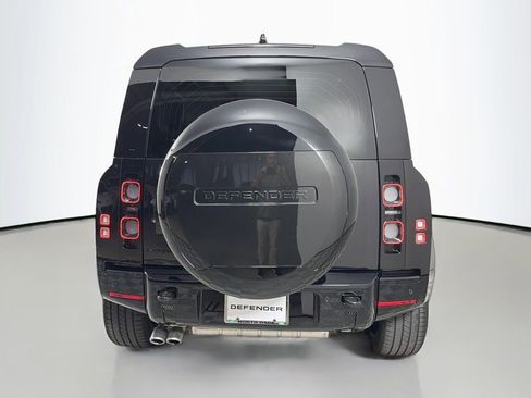 Certified 2025 Land Rover Defender 90 V8 AWD/4WD image 6