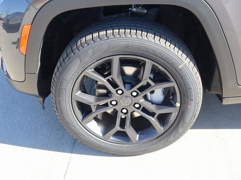 New 2025 Jeep Grand Cherokee Limited image 19