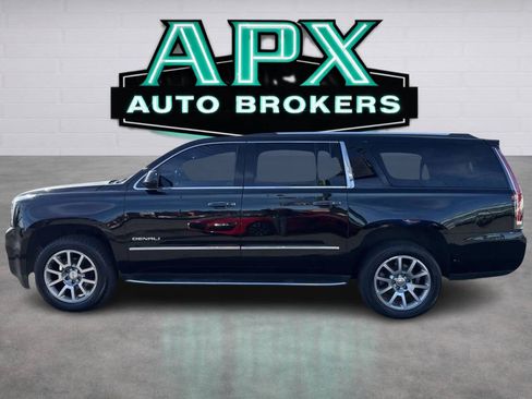 Used 2020 GMC Yukon XL Denali RWD image 3