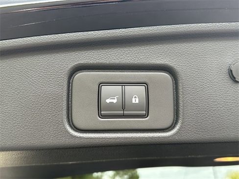 Certified 2025 Nissan Pathfinder SV w/ SV Premium Package image 20