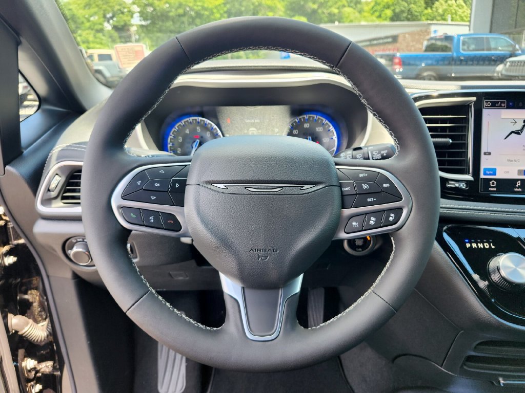New 2027 Chrysler Pacifica Select AWD/4WD image 30