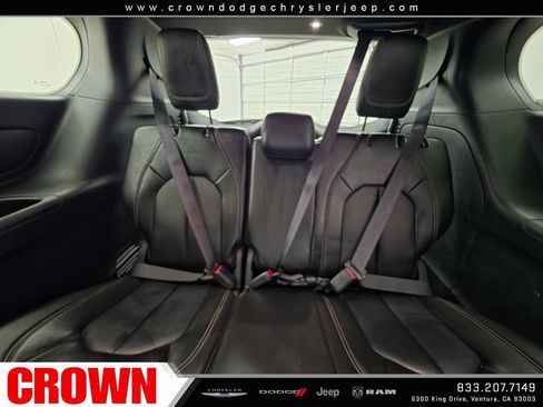Certified 2024 Chrysler Pacifica Limited FWD image 18