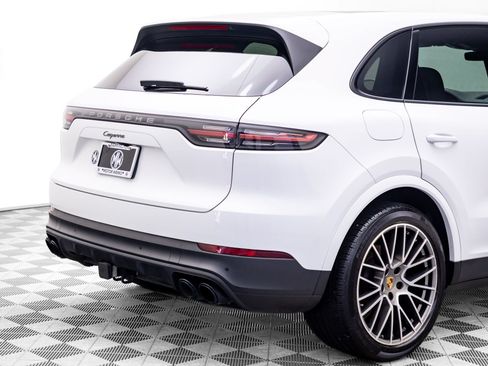 Certified 2023 Porsche Cayenne Platinum Edition AWD/4WD image 33