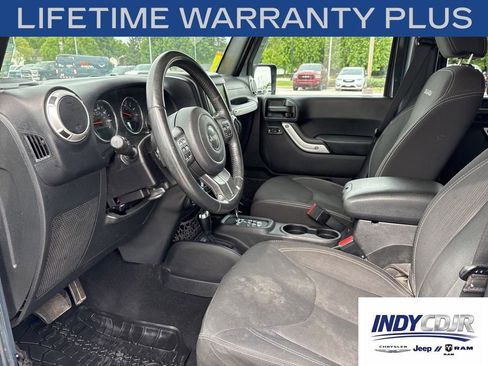 Used 2016 Jeep Wrangler Unlimited Sahara w/ Connectivity Group AWD/4WD image 7