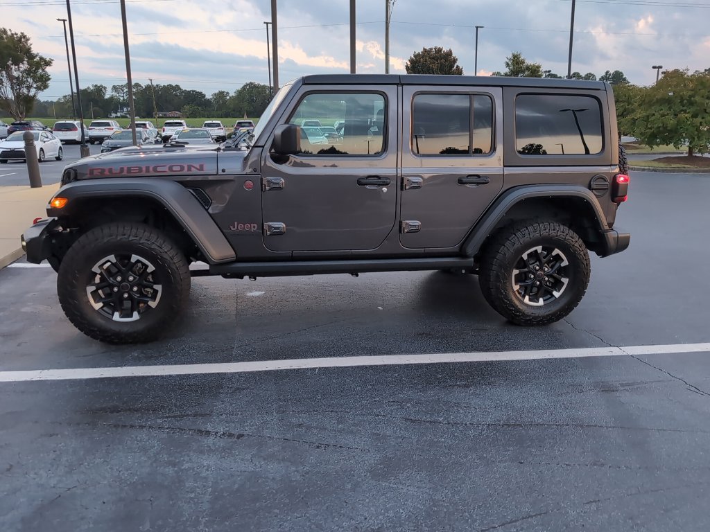 Used 2025 Jeep Wrangler Unlimited Rubicon AWD/4WD image 2