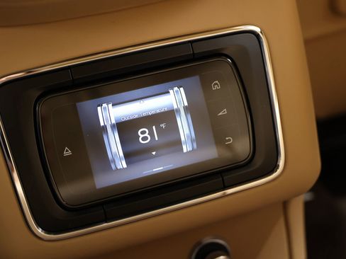 Used 2018 Bentley Bentayga AWD/4WD image 70