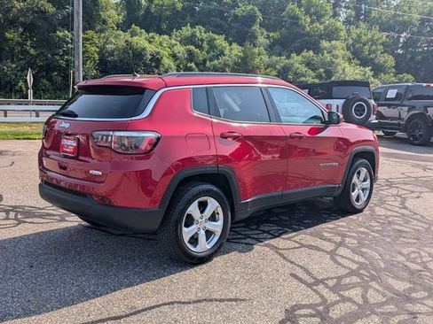 Used 2017 Jeep Compass Latitude w/ Cold Weather Group AWD/4WD image 3