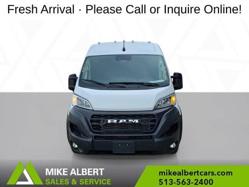 Used 2024 RAM ProMaster 2500 w/ Convenience Group FWD image 2