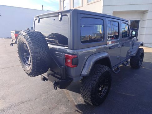 Used 2021 Jeep Wrangler Unlimited Sahara image 5