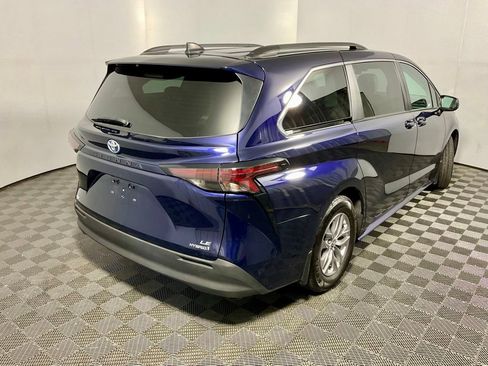 Used 2023 Toyota Sienna LE AWD/4WD image 42