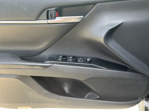 Used 2019 Toyota Camry SE FWD image 14