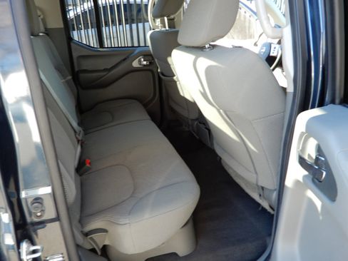 Used 2021 Nissan Frontier SV image 9