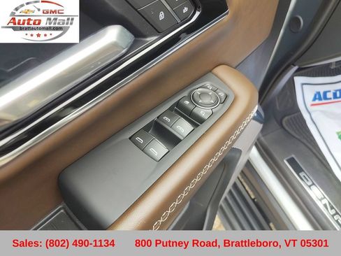 Used 2025 GMC Yukon XL Denali Ultimate AWD/4WD image 13