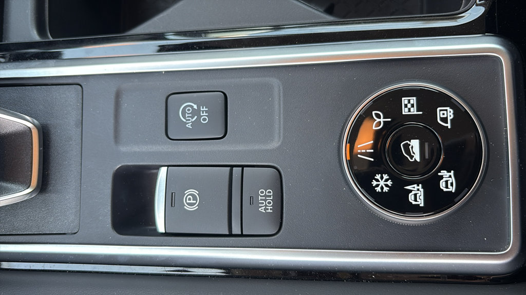 Used 2025 Nissan Pathfinder SL AWD/4WD image 22