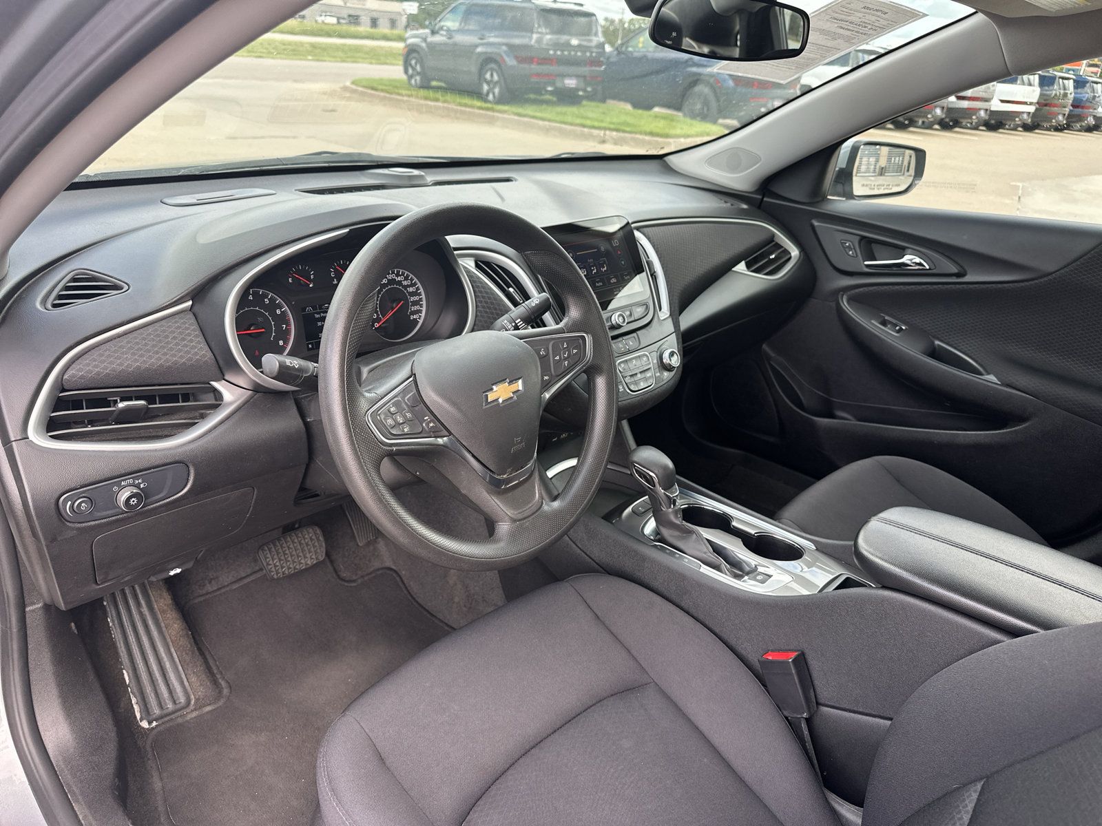 Used 2024 Chevrolet Malibu LT FWD image 2