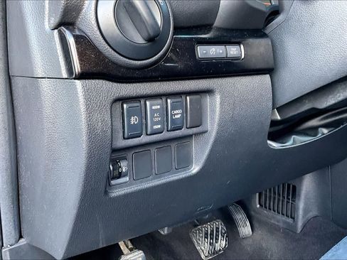 Used 2019 Nissan Titan SV w/ SV Convenience Package image 36