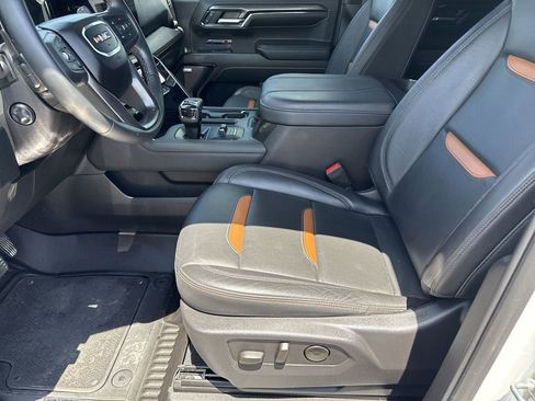 Used 2024 GMC Sierra 1500 AT4 w/ Technology Package AWD/4WD image 12