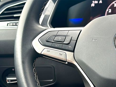 Used 2024 Volkswagen Tiguan SE image 29