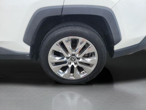 Used 2019 Toyota RAV4 XLE Premium FWD image 30